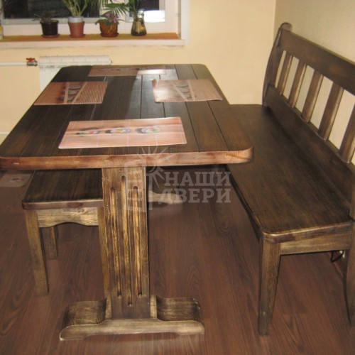 Традиционные состаренные стол и скамья из массива