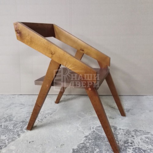 Оригинальные стол и стулья из массива